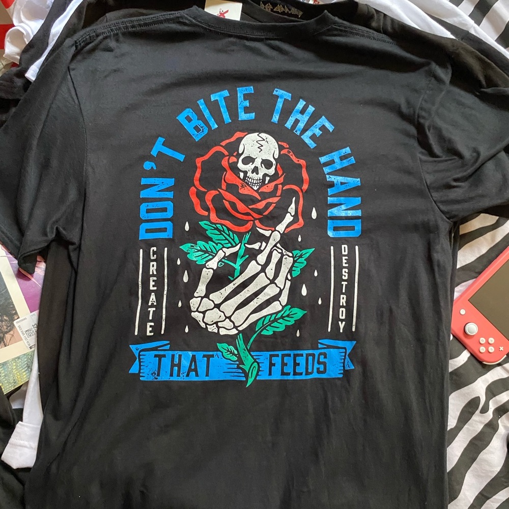 Graphic tee